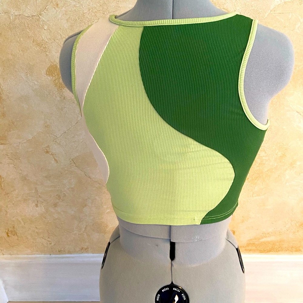 Multi-Color Crop; Size Medium - Picture 2 of 2